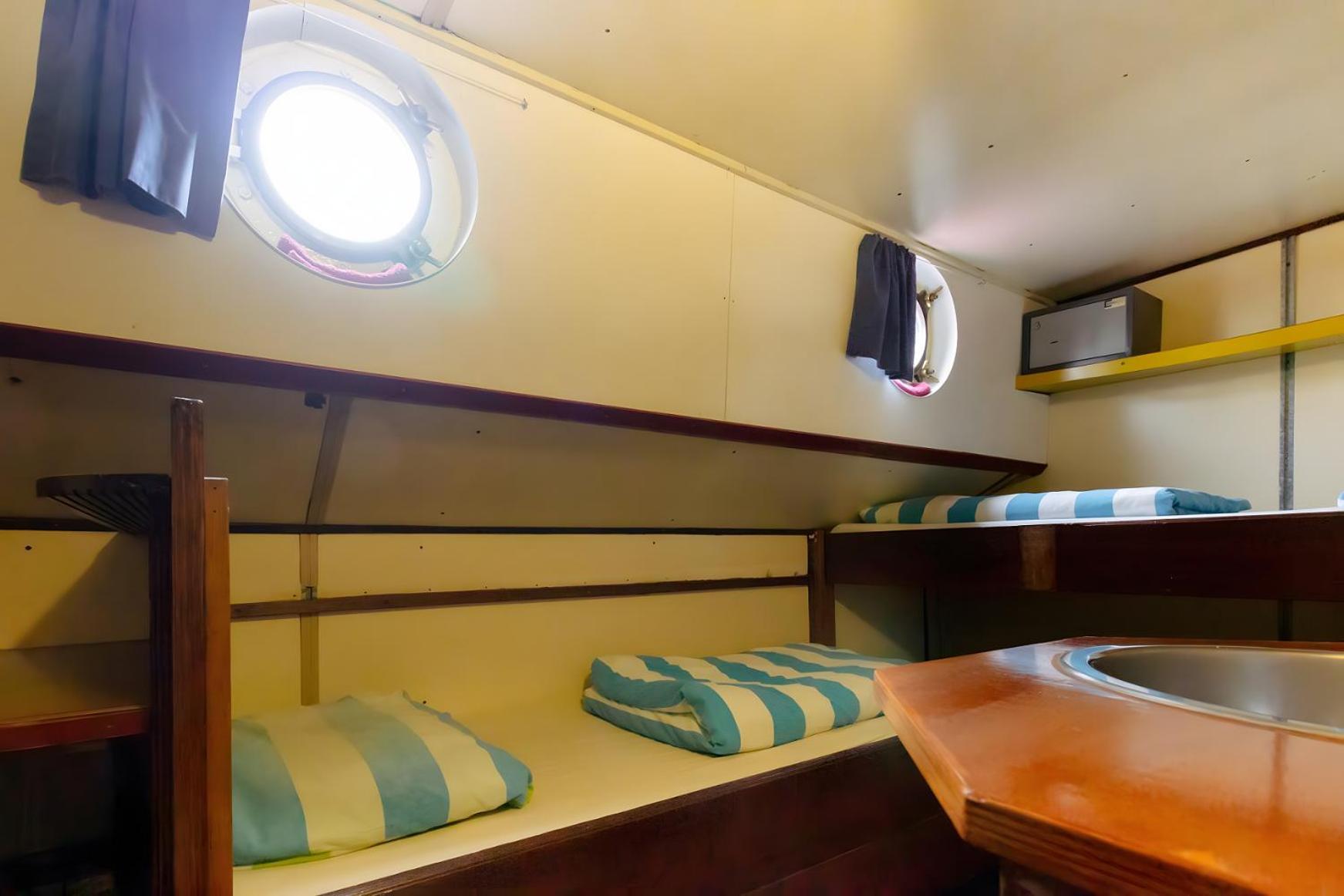 Intersail Hostel - Avontuur Άμστερνταμ Εξωτερικό φωτογραφία